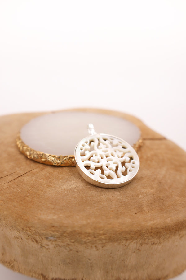 CUT-OUT MOTHER OF PEARL ROUND PENDANT