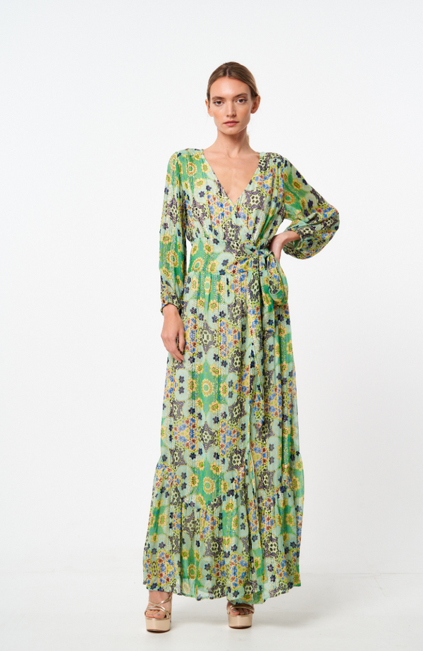 Woman wearing long sleeves and flattering wrap style accentuate your curves with v neck dress in a floral pattern
