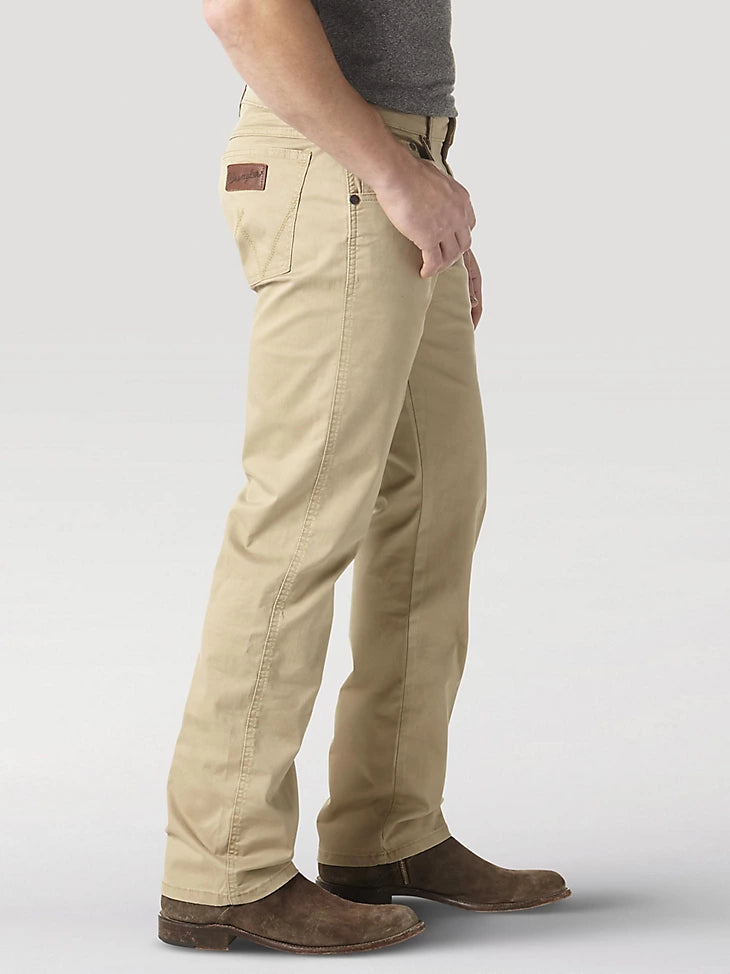 WRANGLER RETRO® SLIM FIT STRAIGHT LEG PANT IN FAWN