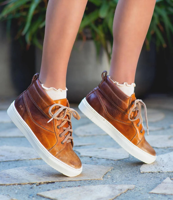 Brown leather sneaker in an ombre pattern