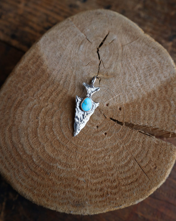 LOVE TOKENS STERLING SILVER ARROWHEAD BLUE TURQUOISE STONE PENDANT 