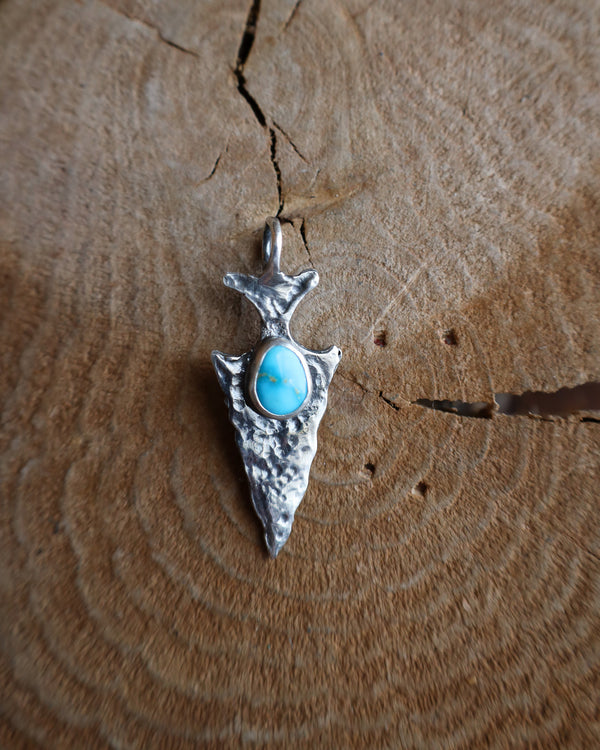 LOVE TOKENS STERLING SILVER ARROWHEAD BLUE TURQUOISE STONE PENDANT 