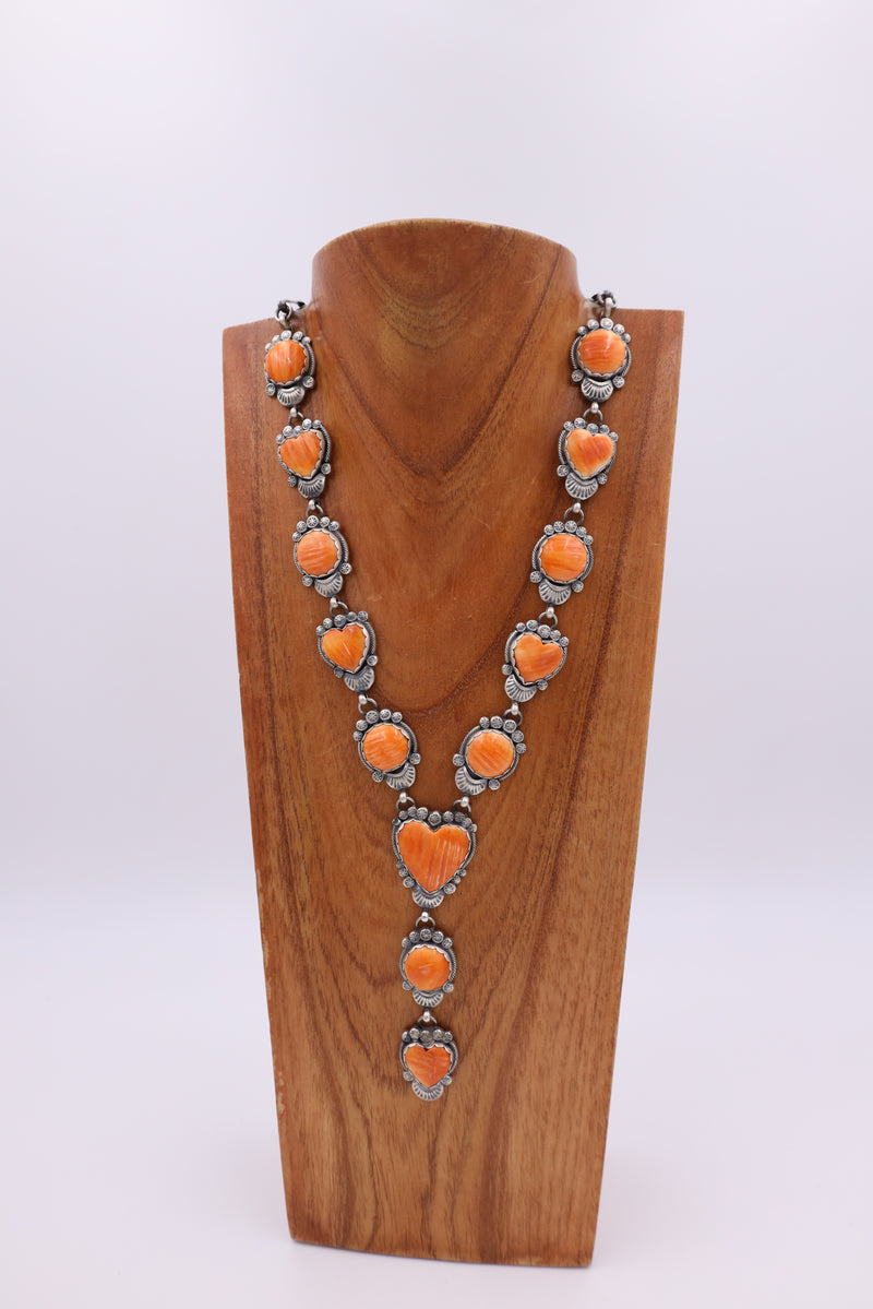 SPINY OYSTER HEARTS & ROUNDS LARIAT NECKLACE