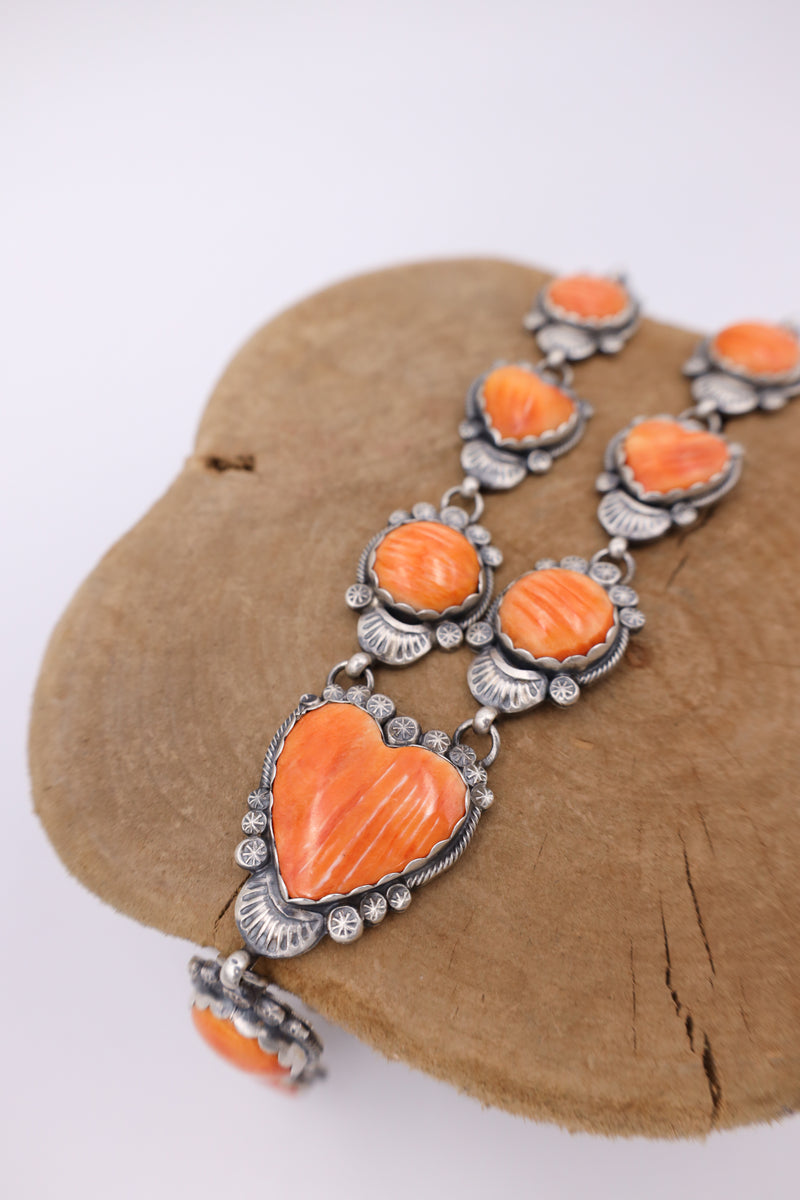 SPINY OYSTER HEARTS & ROUNDS LARIAT NECKLACE