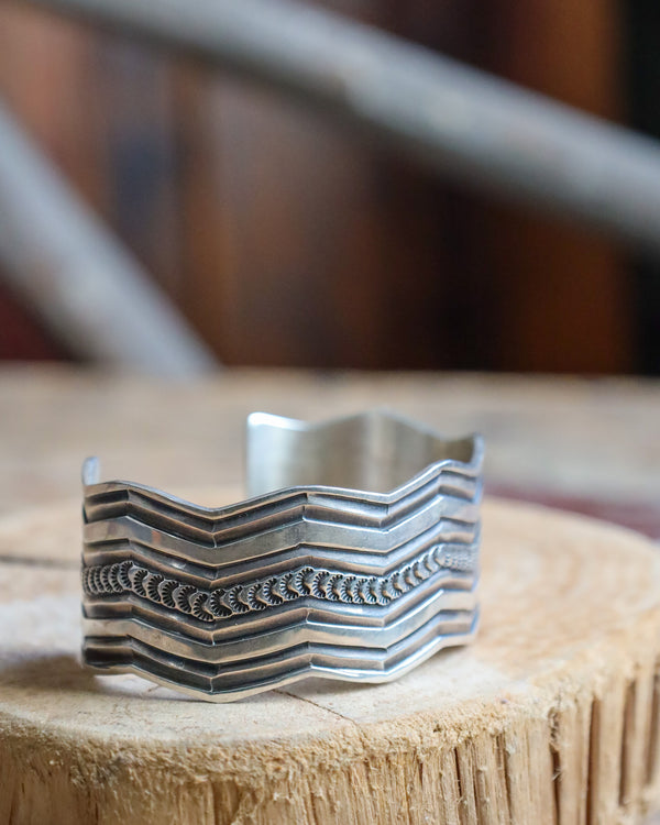 STERLING SILVER CHEVRON WAVES CUFF 