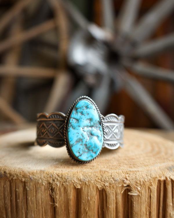 Large Turquoise Nugget With Scallop Band Cuff 