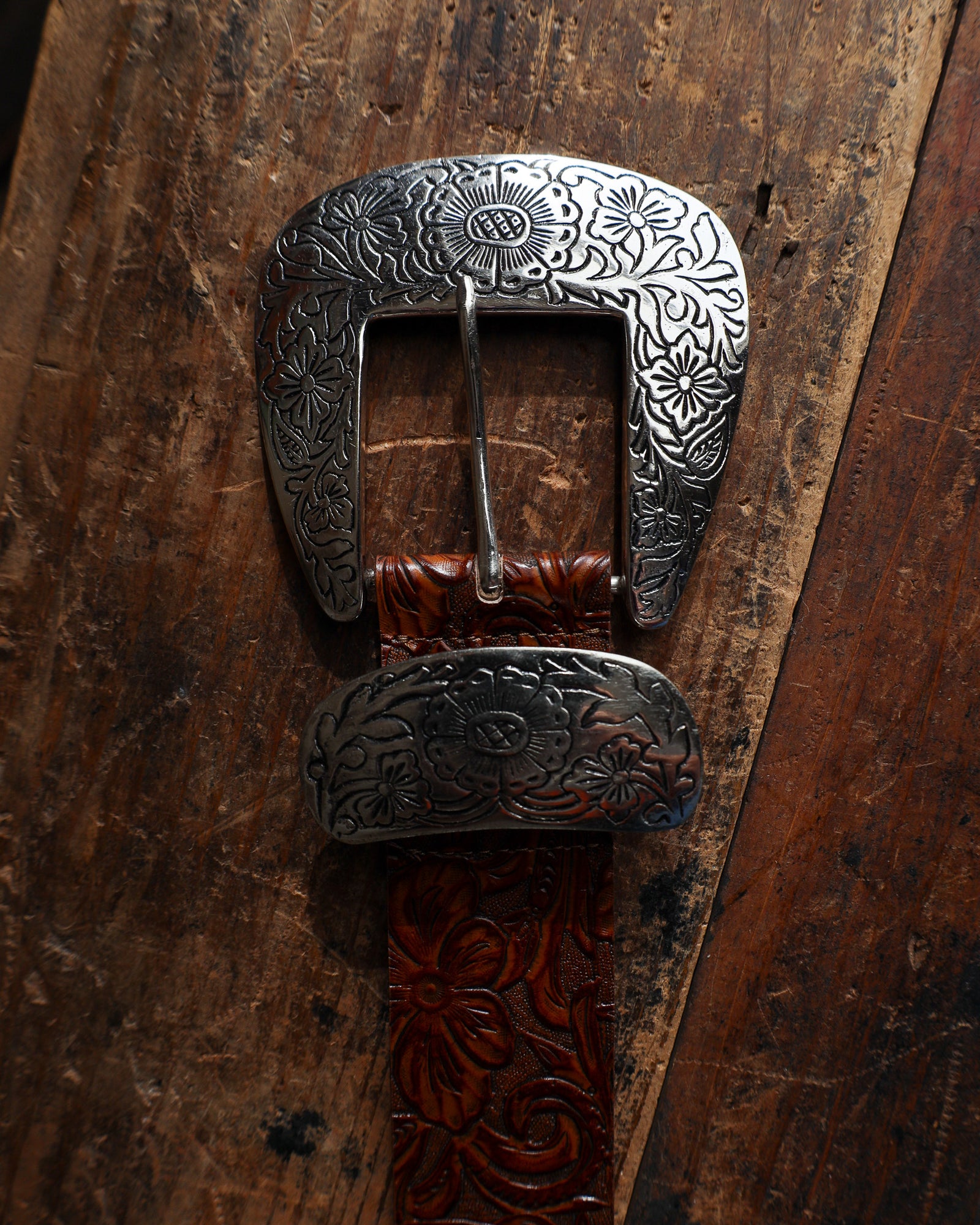Vintage Streets Ahead Leather Hand-Crafted Studded Belt Large Western Boho Brown Leather Studded Belt: Hand Tooled Vintage Style Modern  main image 4