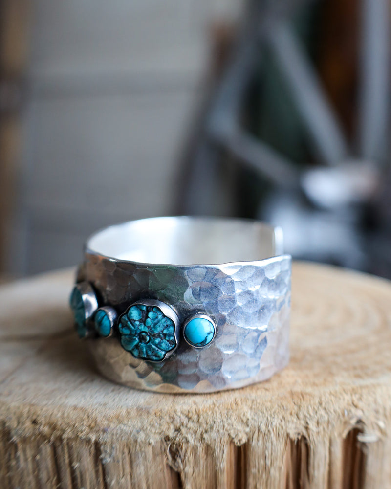 RICHARD SCHMIDT 5 TURQUOISE FLOWERS AND 6 ROUNDS CUFF