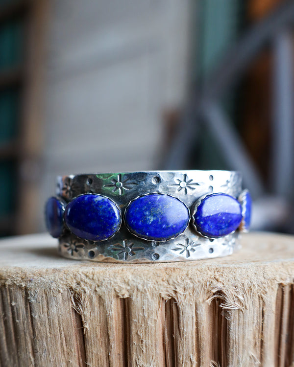 RICHARD SCHMIDT 1" TWINKLE OVAL LAPIS CUFF