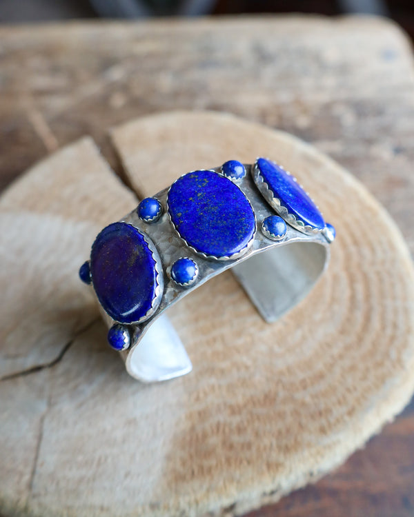 RICHARD SCHMIDT LAPIS 3 OVALS AND 8 ROUNDS CUFF