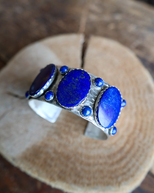 RICHARD SCHMIDT LAPIS 3 OVALS AND 8 ROUNDS CUFF