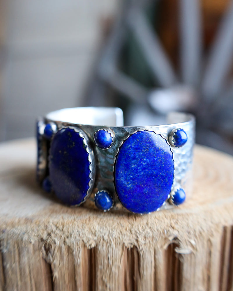 RICHARD SCHMIDT LAPIS 3 OVALS AND 8 ROUNDS CUFF