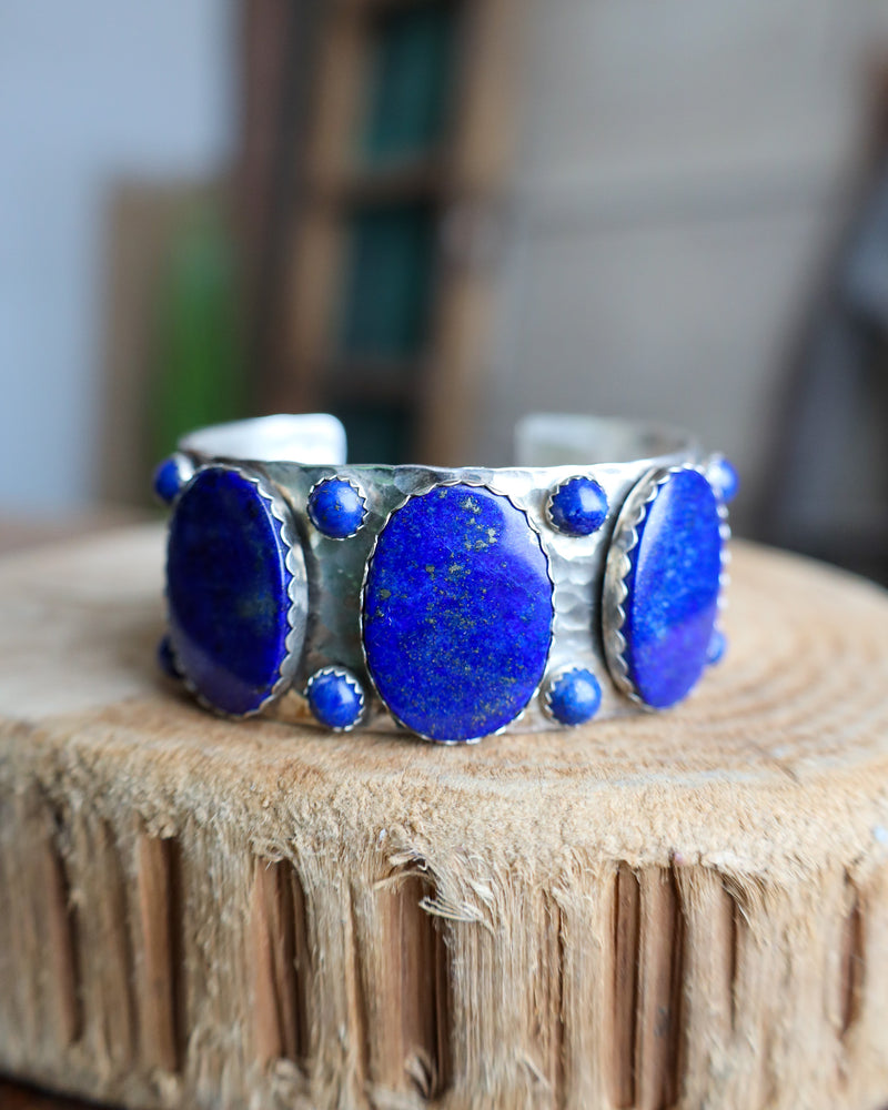 RICHARD SCHMIDT LAPIS 3 OVALS AND 8 ROUNDS CUFF