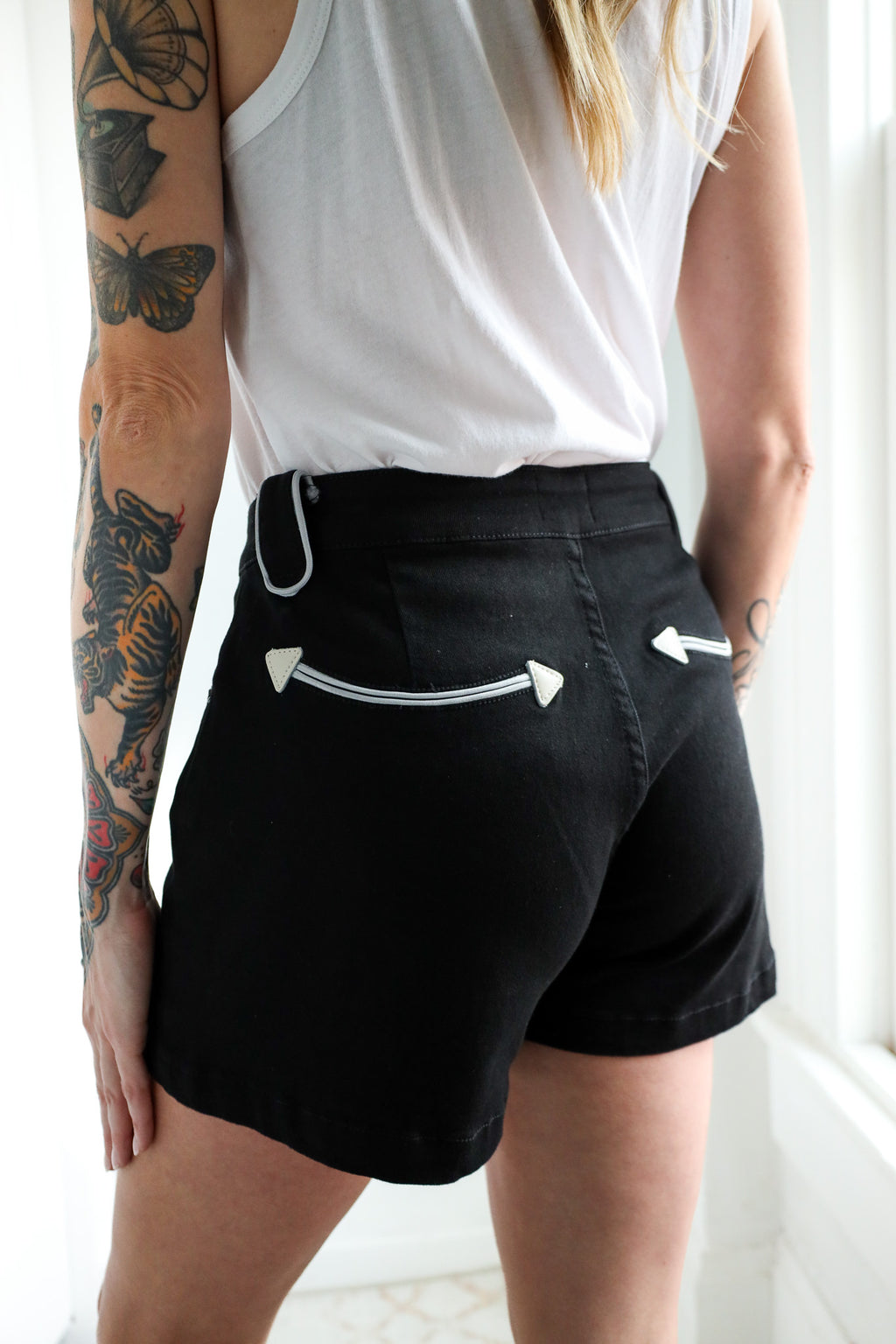Howdy Hanny Arrow Trim Shorts- Black – Maverick Fine Western Wear
