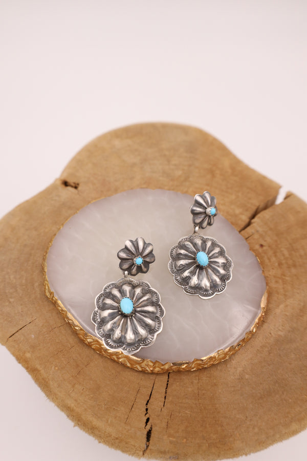 2 Conchos With Turquoise Dot And Oval Earrings