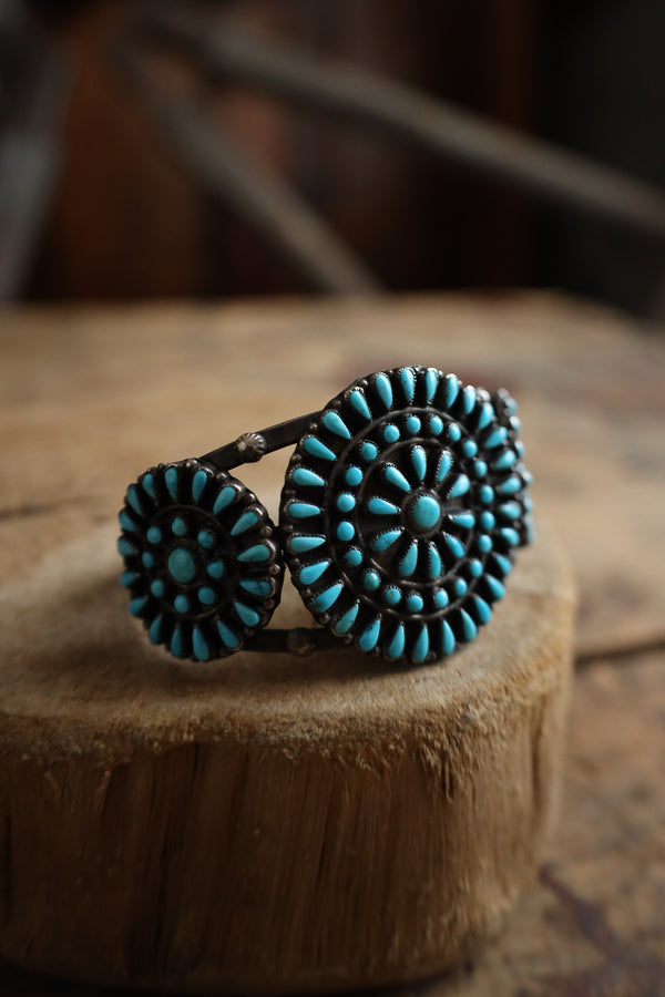 Turquoise beaded bracelet on a wooden surface with a blurred background