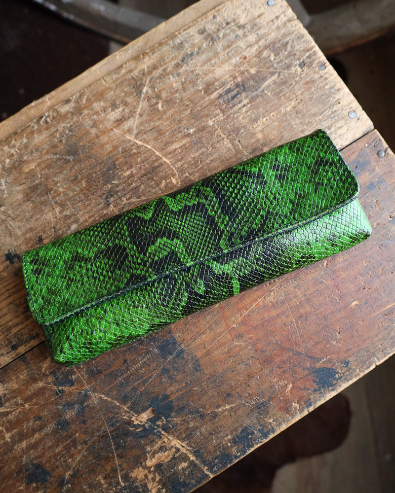 KIM WHITE BAGUETTE LEATHER CLUTCH- GREEN SNAKE 