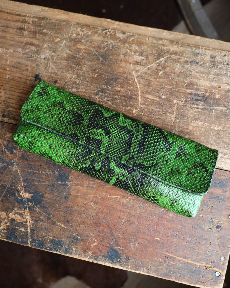 KIM WHITE BAGUETTE LEATHER CLUTCH- GREEN SNAKE 