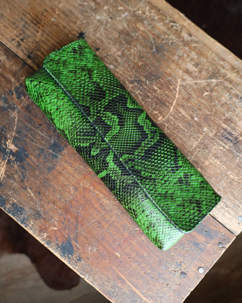 KIM WHITE BAGUETTE LEATHER CLUTCH- GREEN SNAKE 