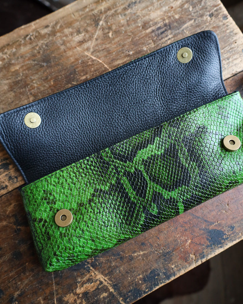 KIM WHITE BAGUETTE LEATHER CLUTCH- GREEN SNAKE 