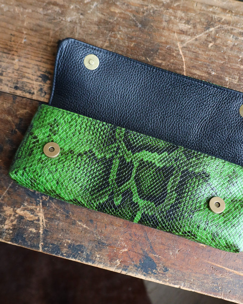 KIM WHITE BAGUETTE LEATHER CLUTCH- GREEN SNAKE 