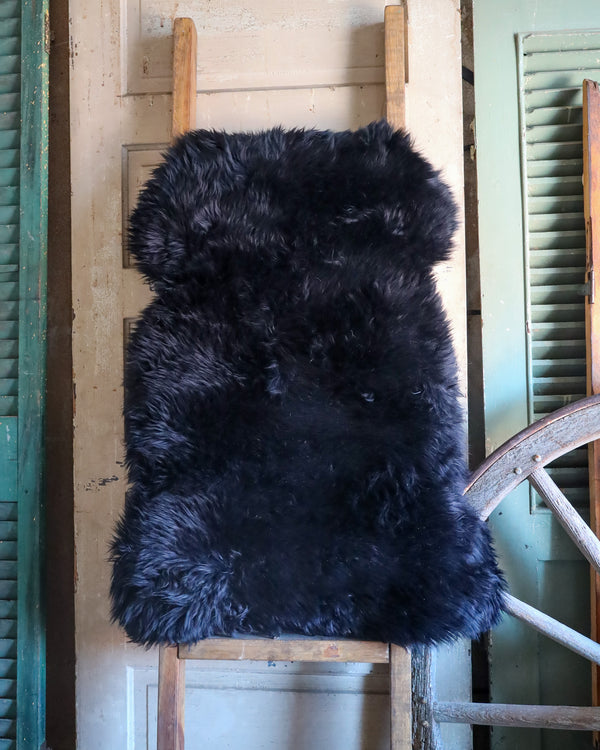 Wild Kiwi Australian Sheepskin Rug- Black