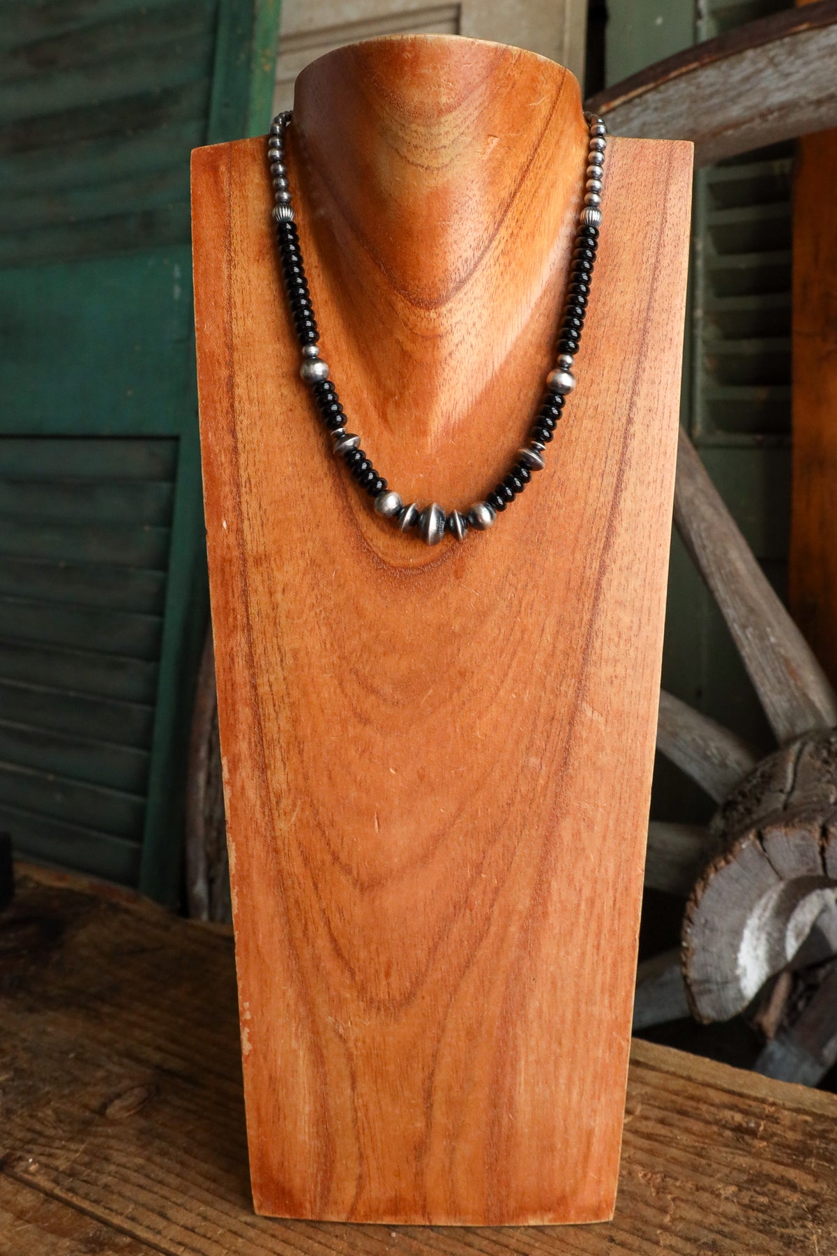 8MM Onyx Sterling Silver Navajo Pearl 15MM Saucer Necklace