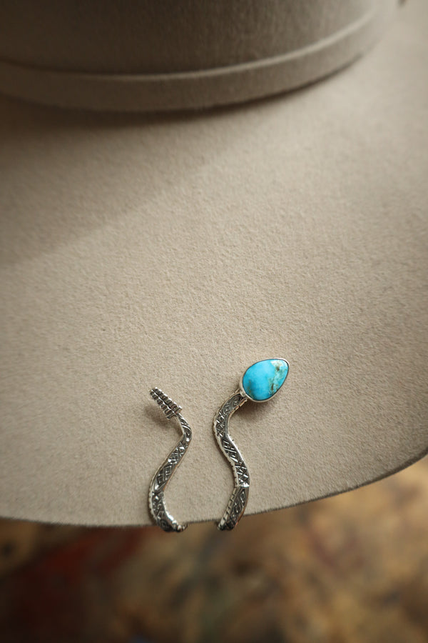 Turquoise head rattle snake hat clip 