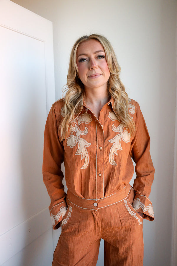 Howdy Hanny Long Sleeve Applique Floral Blouse 