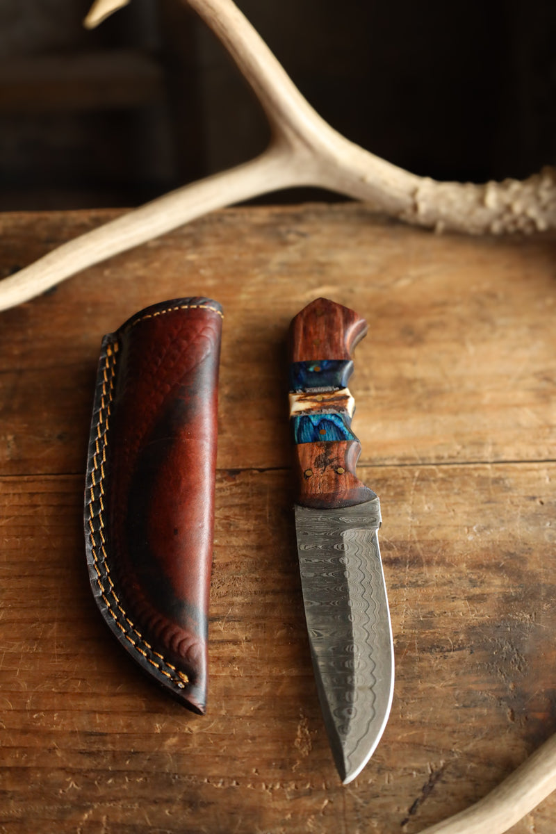 TITAN INTERNATIONAL HANDMADE DAMASCUS HUNTNG KNIFE