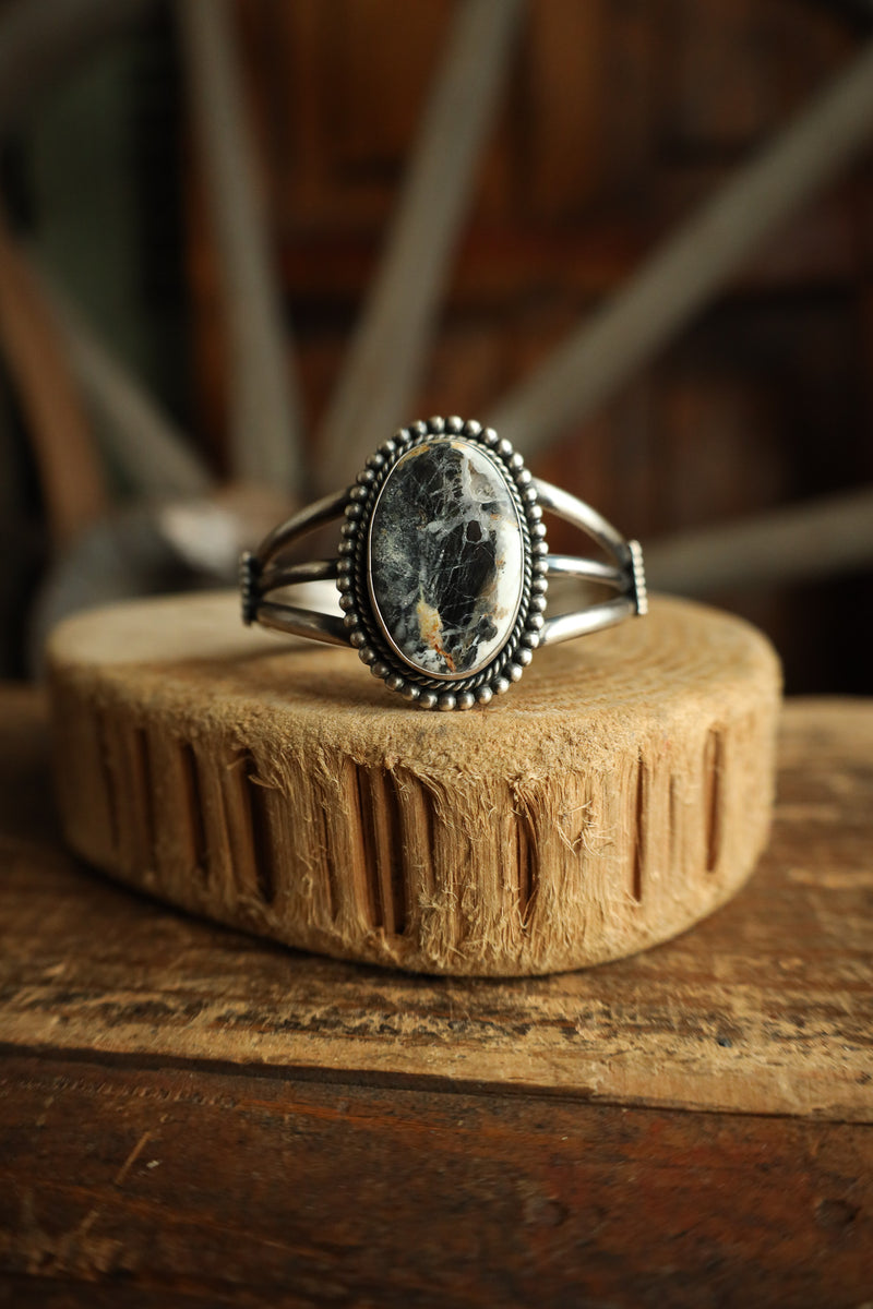 White Buffalo Oval Rope Dots