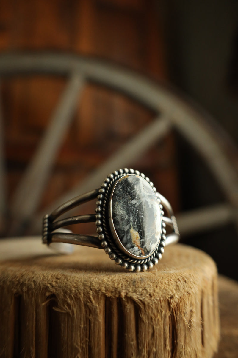 White Buffalo Oval Rope Dots