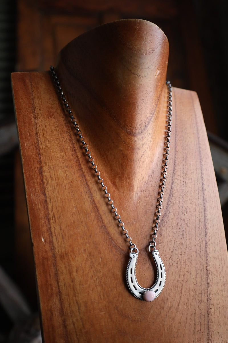 Horseshoe Pink Conch Oval Necklace 