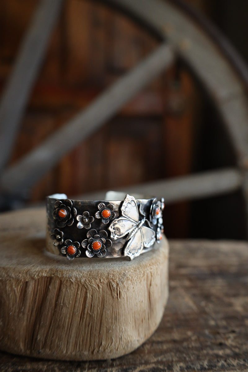 Richard Schmidt Butterfly 8 Spiny Oyster Dots Flower Cuff