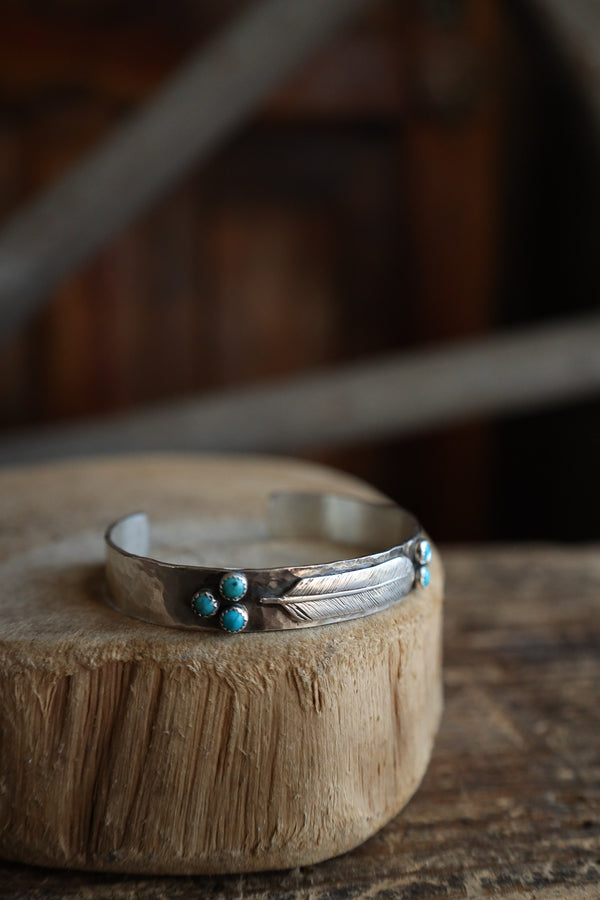 Richard Schmidt Feather 6 Turquoise Dots Cluster 10MM Cuff