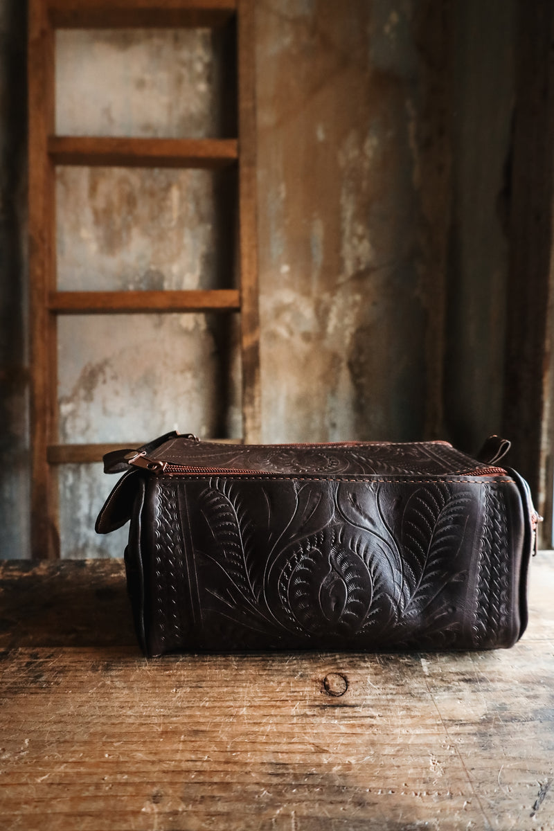 CARLUCCI LEATHER BROWN TOOLED SHAVE KIT 