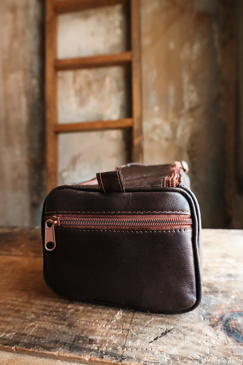 CARLUCCI LEATHER BROWN TOOLED SHAVE KIT 