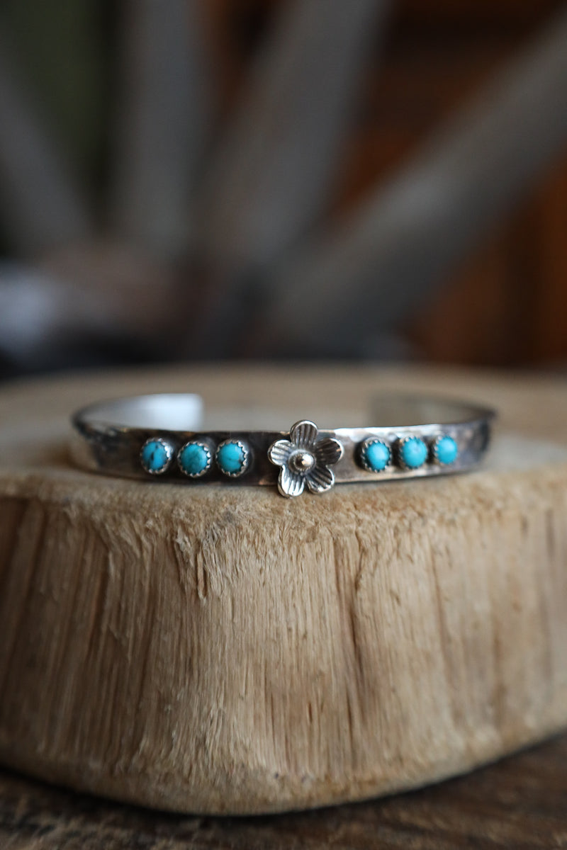 Richard Schmidt Flower 6 Turquoise Dots Row 6MM Cuff