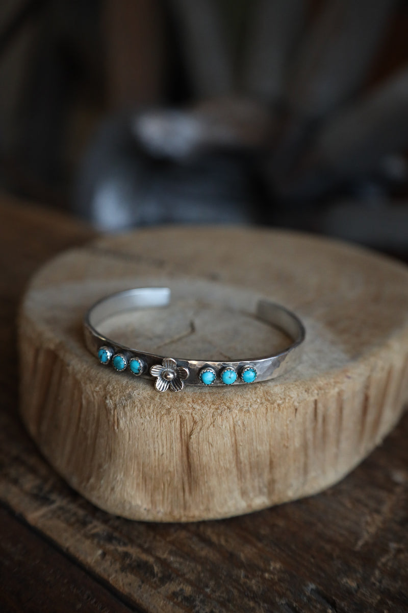 Richard Schmidt Flower 6 Turquoise Dots Row 6MM Cuff