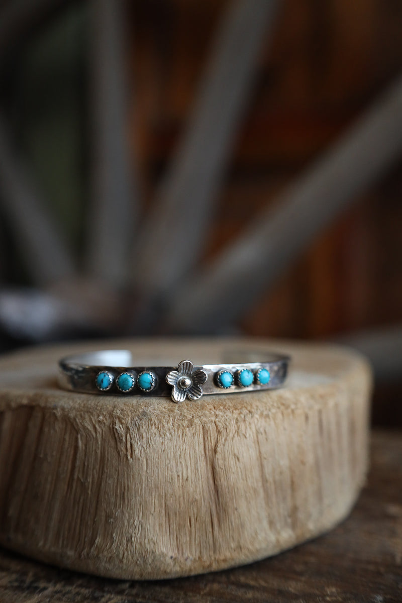 Richard Schmidt Flower 6 Turquoise Dots Row 6MM Cuff