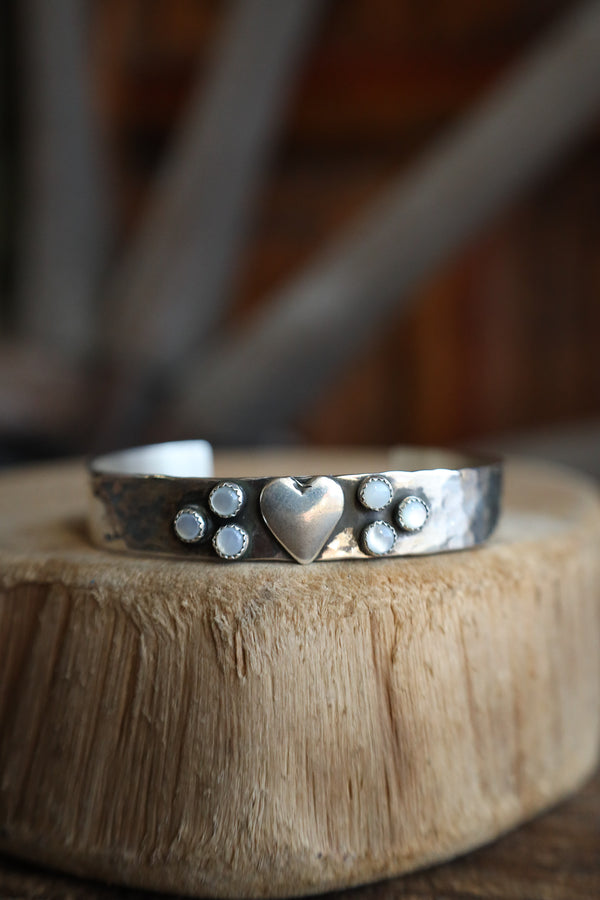 Richard Schmidt Heart 6 Mother Of Pearl Dots Cluster 10MM Cuff