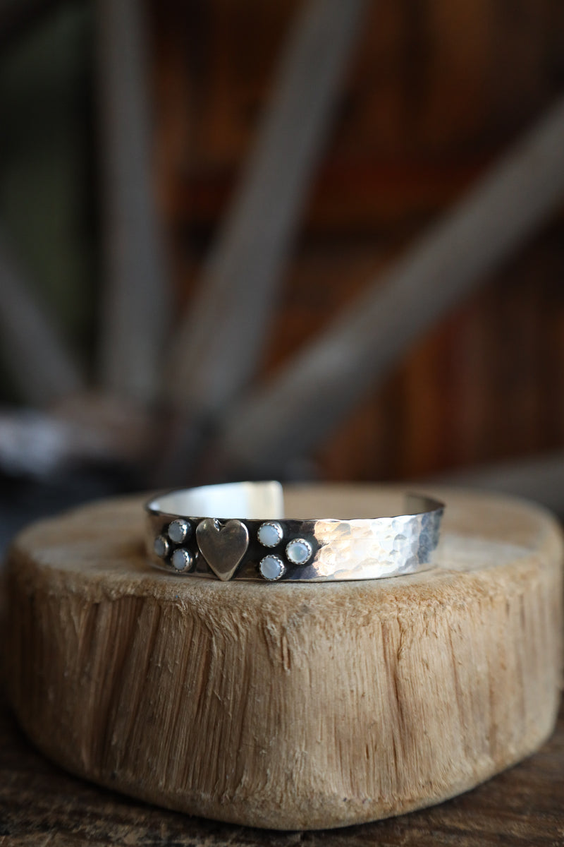 Richard Schmidt Heart 6 Mother Of Pearl Dots Cluster 10MM Cuff