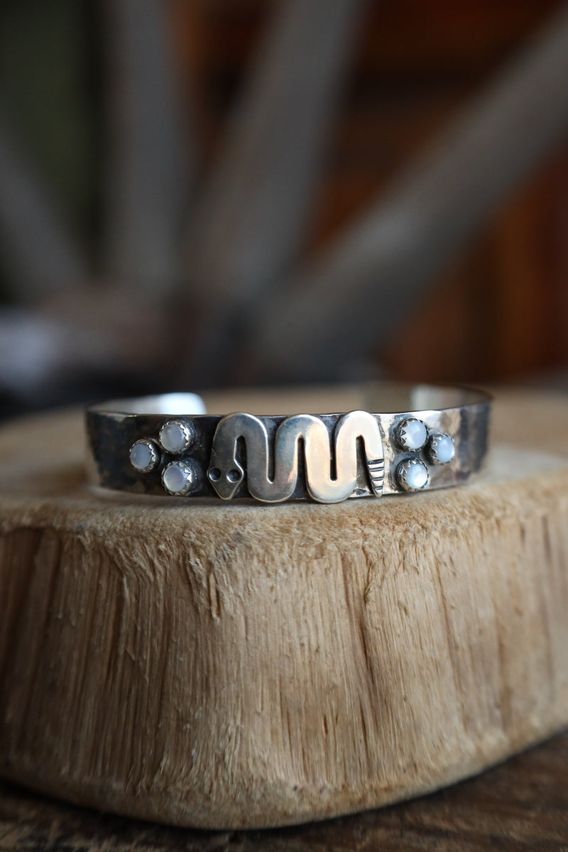 Richard Schmidt Flat Snake 6 Mother Of Pearl Cluster 10MM Cuff