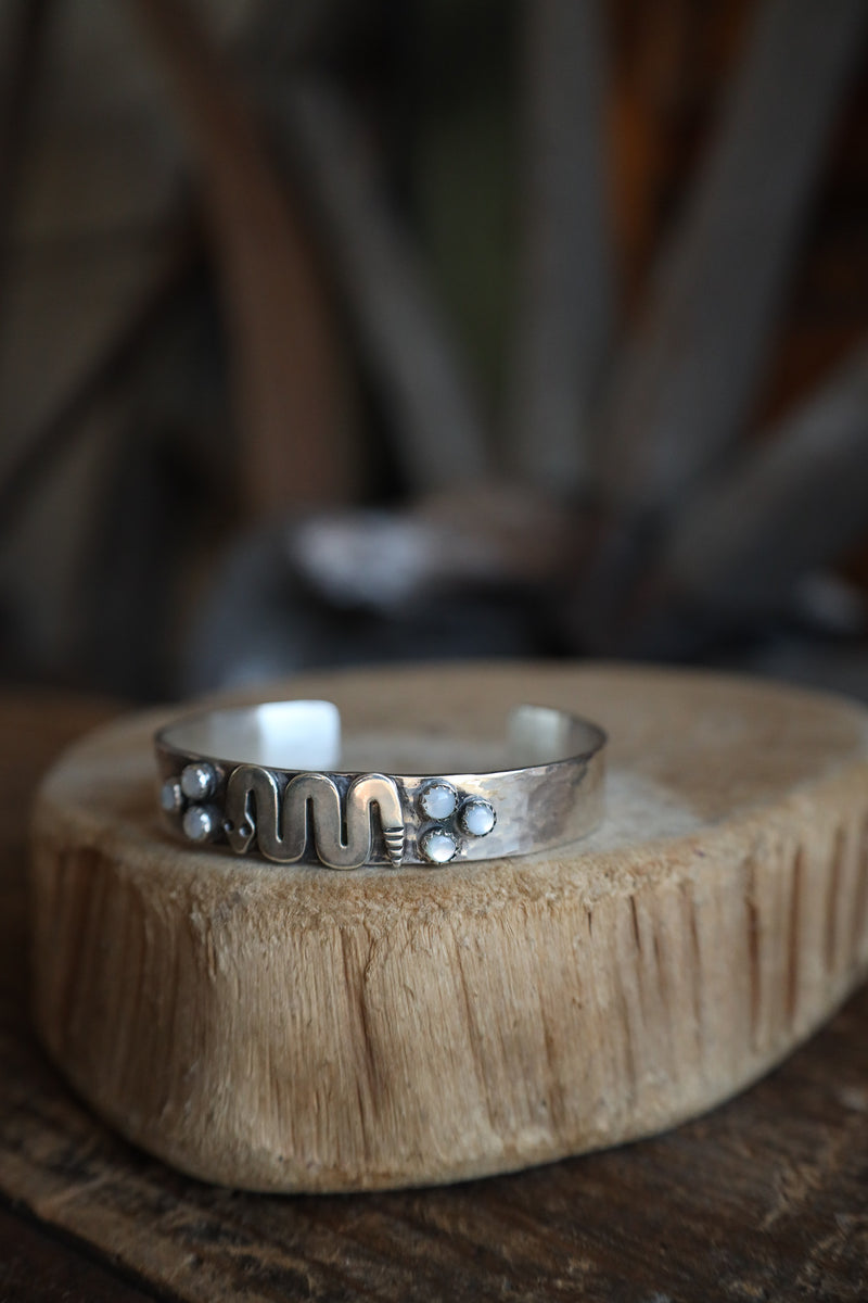 Richard Schmidt Flat Snake 6 Mother Of Pearl Cluster 10MM Cuff