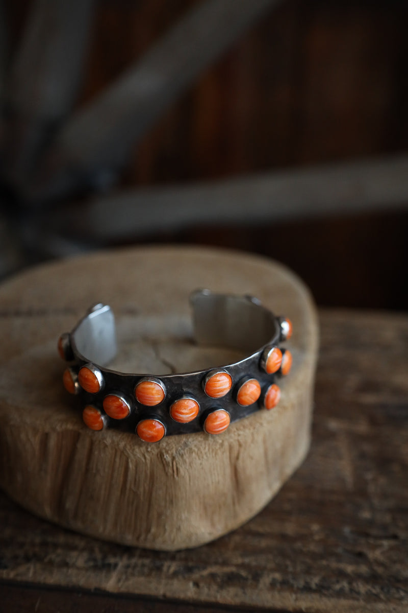 Richard Schmidt 26 Spiny Oyster Dots Scattered Bracelet