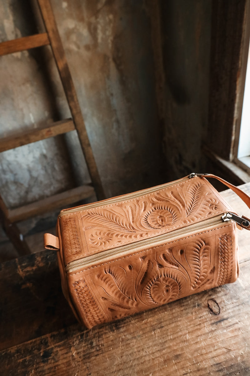 CARLUCCI LEATHER NATURAL TOOLED SHAVE KIT