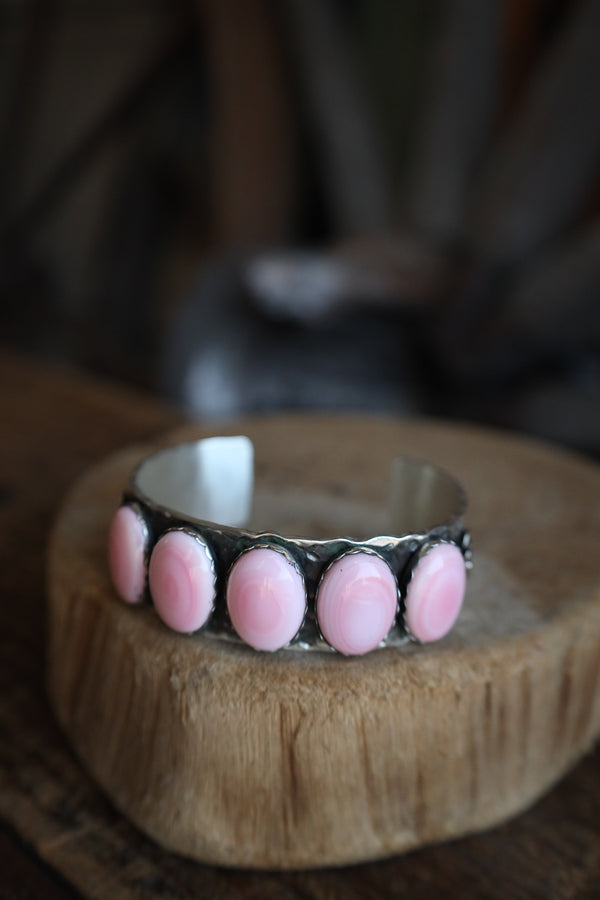 Richard Schmidt 5 Pink Conch Ovals 2 Flowers Cuff