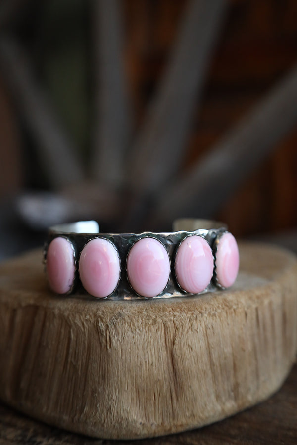 Richard Schmidt 5 Pink Conch Ovals 2 Flowers Cuff