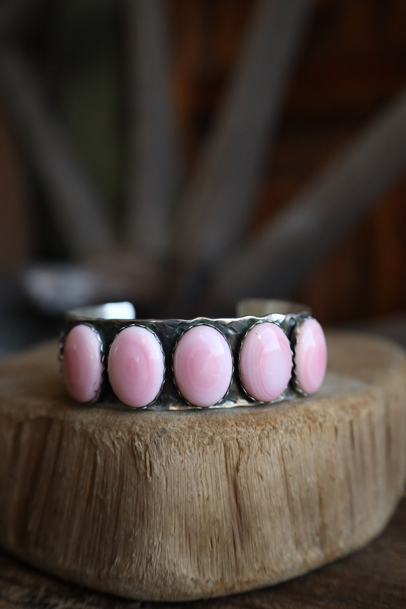 Richard Schmidt 5 Pink Conch Ovals 2 Flowers Cuff