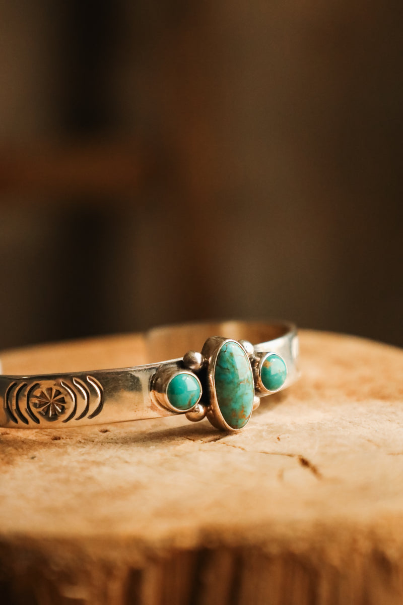 TURQUOISE OVAL & 2 ROUNDS CUFF 